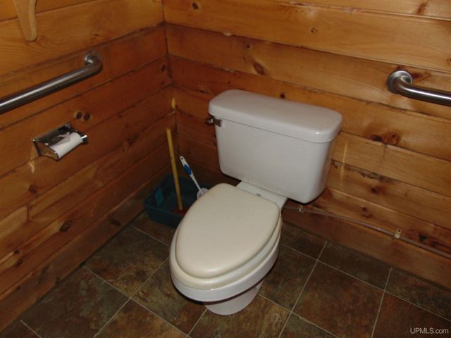 2072 Ff Hwy 16 Road, Iron River, MI 49935