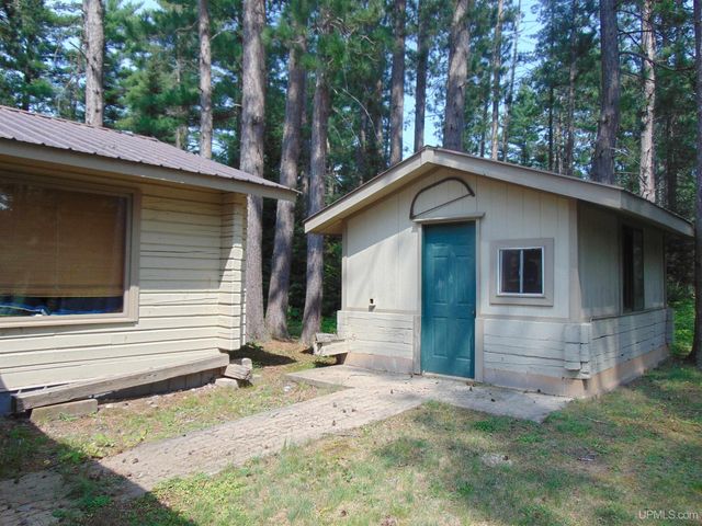 2072 Ff Hwy 16 Road, Iron River, MI 49935