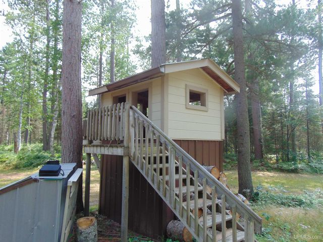 2072 Ff Hwy 16 Road, Iron River, MI 49935