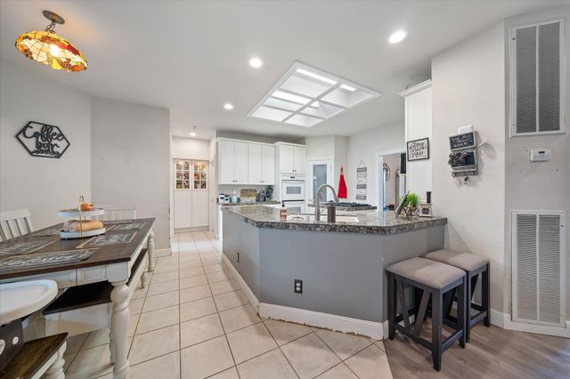 19725 Quercus Lobata Byway, Red Bluff, CA 96080