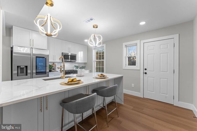 2631 FARMINGTON DR, Alexandria, VA 22303