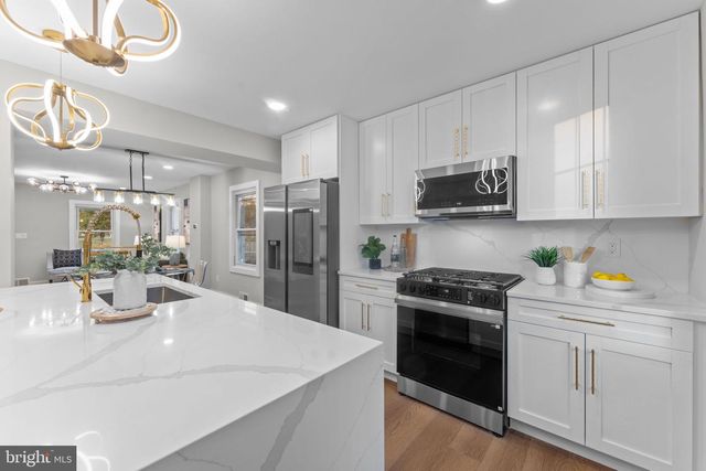 2631 FARMINGTON DR, Alexandria, VA 22303