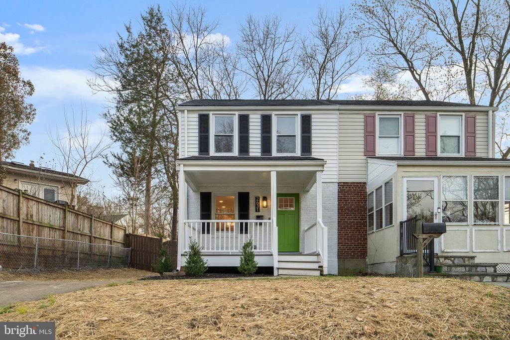 2631 FARMINGTON DR, Alexandria, VA 22303