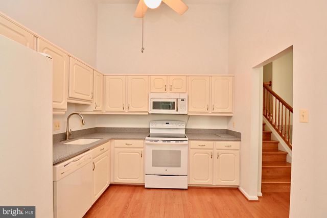 10048 WOOD SORRELS LN, Burke, VA 22015