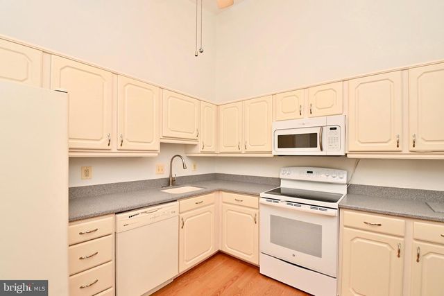 10048 WOOD SORRELS LN, Burke, VA 22015