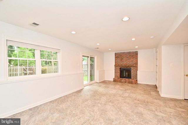 10048 WOOD SORRELS LN, Burke, VA 22015