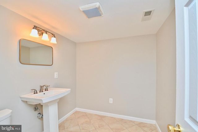 10048 WOOD SORRELS LN, Burke, VA 22015