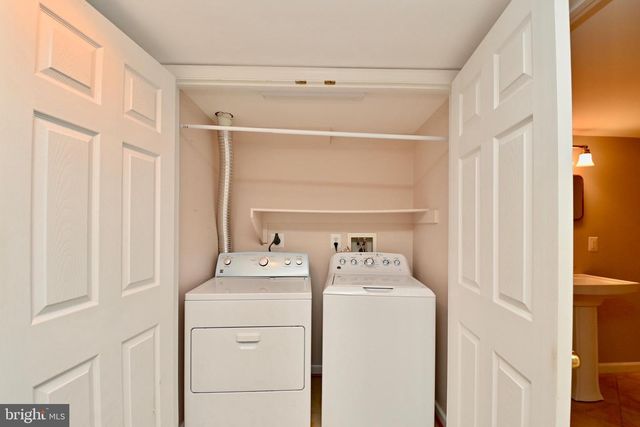 10048 WOOD SORRELS LN, Burke, VA 22015