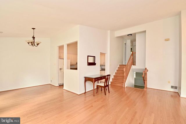 10048 WOOD SORRELS LN, Burke, VA 22015