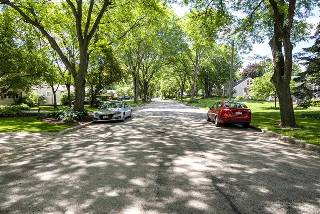 1817 N 118th STREET, Wauwatosa, WI 53226