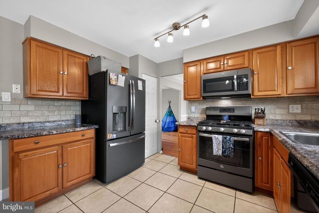 23 INDIAN BIRCH RD, Blackwood, NJ 08012