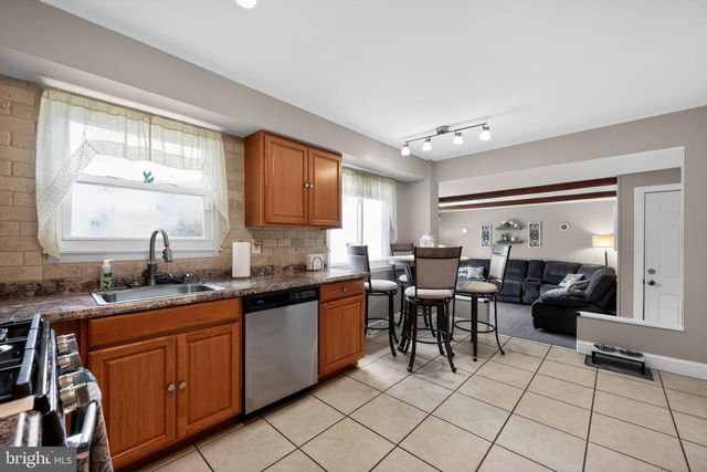 23 INDIAN BIRCH RD, Blackwood, NJ 08012