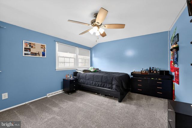 23 INDIAN BIRCH RD, Blackwood, NJ 08012