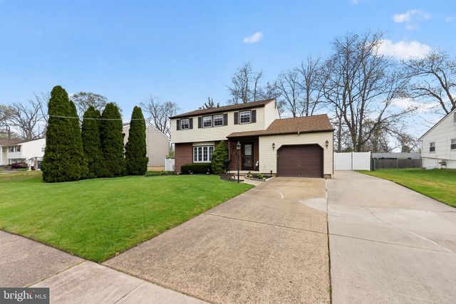 23 INDIAN BIRCH RD, Blackwood, NJ 08012