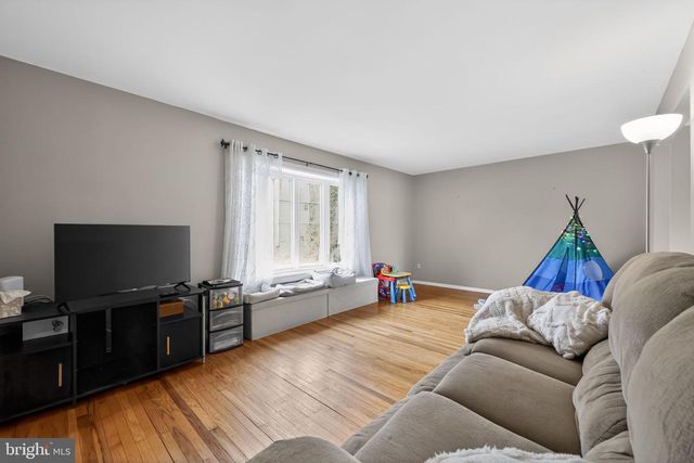 23 INDIAN BIRCH RD, Blackwood, NJ 08012