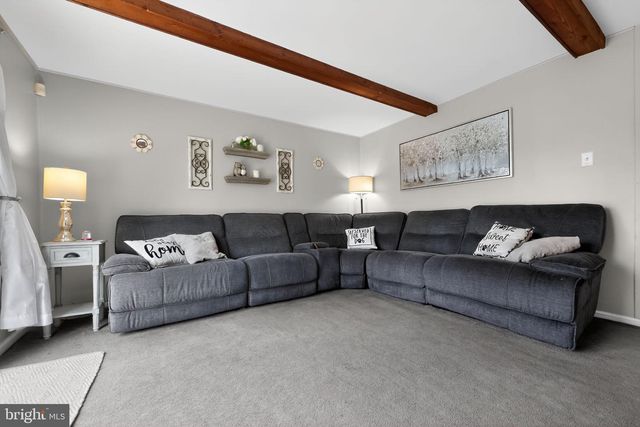 23 INDIAN BIRCH RD, Blackwood, NJ 08012