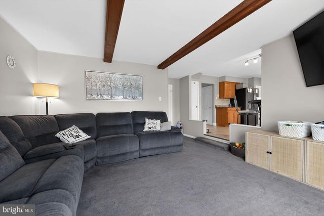 23 INDIAN BIRCH RD, Blackwood, NJ 08012