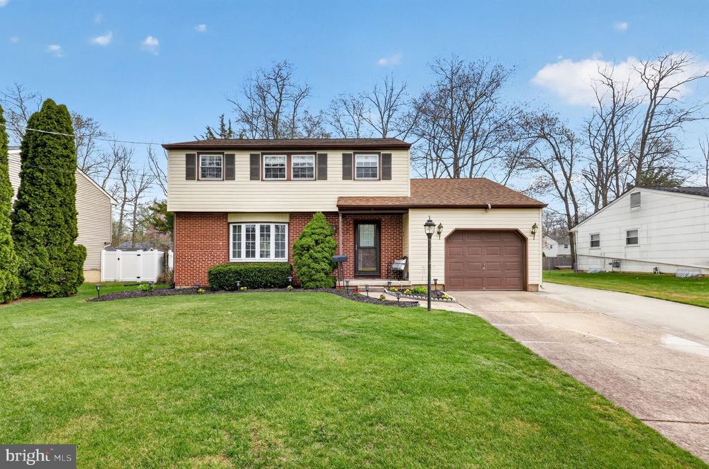 23 INDIAN BIRCH RD, Blackwood, NJ 08012