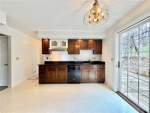 3206 Brunton Dr, Shaler, PA 15116