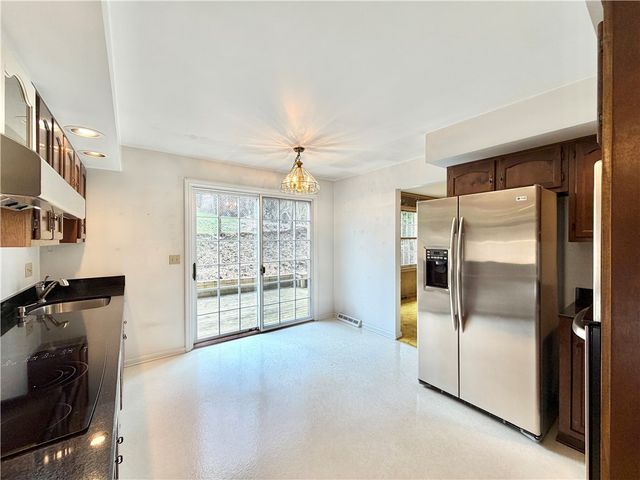 3206 Brunton Dr, Shaler, PA 15116