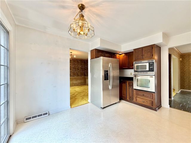 3206 Brunton Dr, Shaler, PA 15116