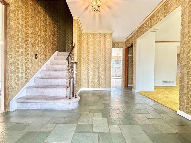 3206 Brunton Dr, Shaler, PA 15116