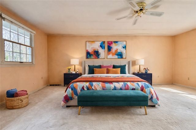 3206 Brunton Dr, Shaler, PA 15116