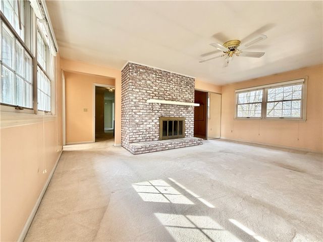 3206 Brunton Dr, Shaler, PA 15116