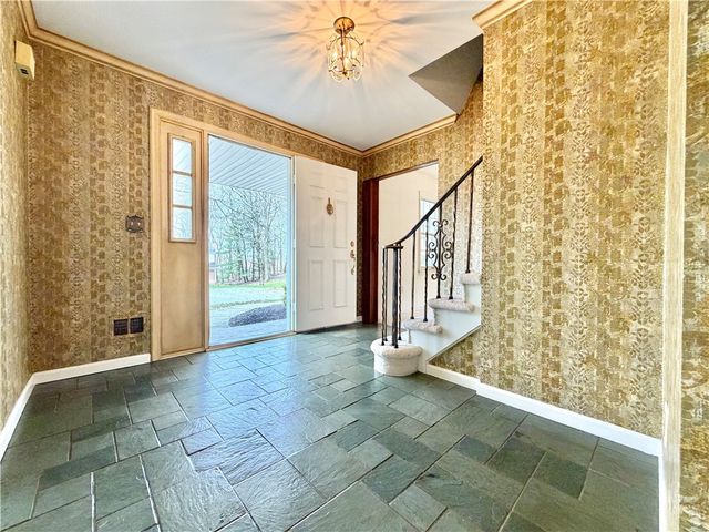 3206 Brunton Dr, Shaler, PA 15116