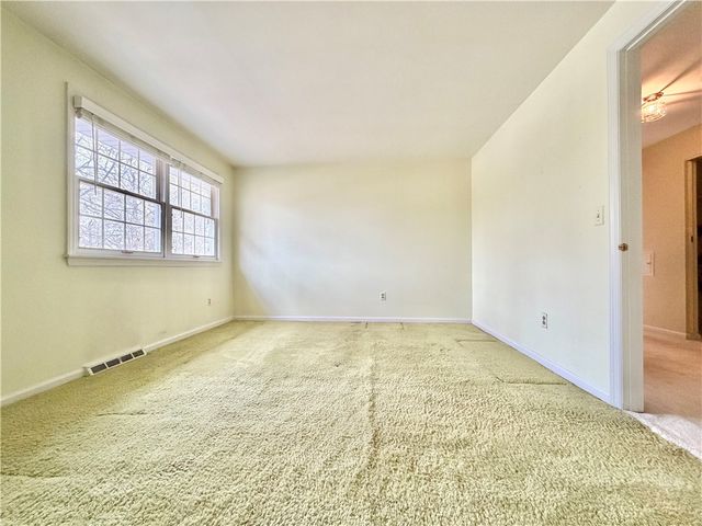 3206 Brunton Dr, Shaler, PA 15116