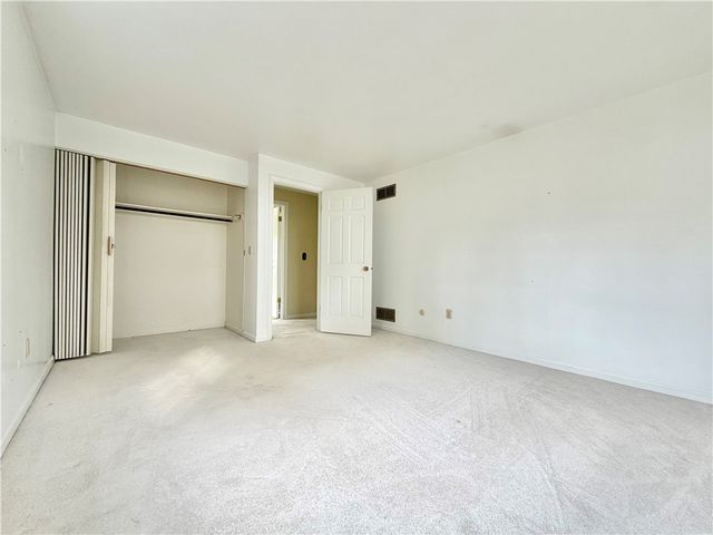 3206 Brunton Dr, Shaler, PA 15116