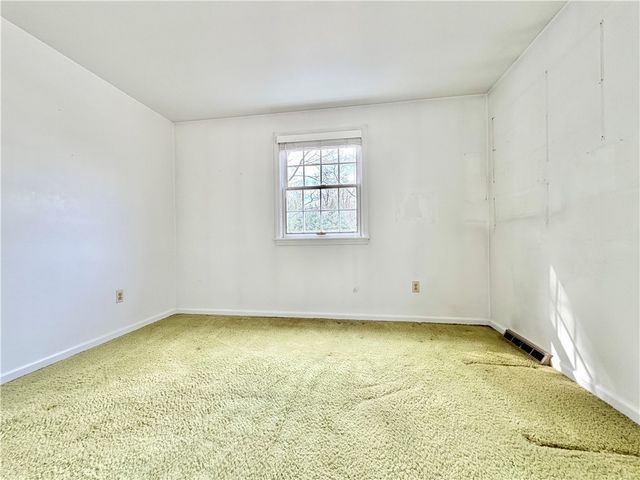 3206 Brunton Dr, Shaler, PA 15116