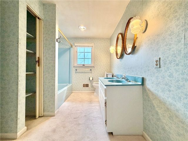 3206 Brunton Dr, Shaler, PA 15116