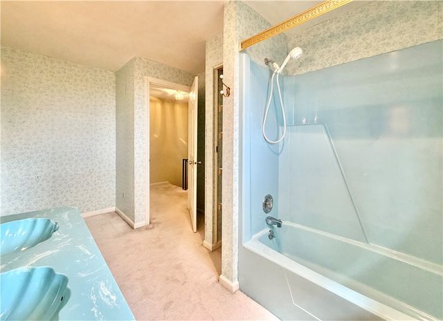 3206 Brunton Dr, Shaler, PA 15116