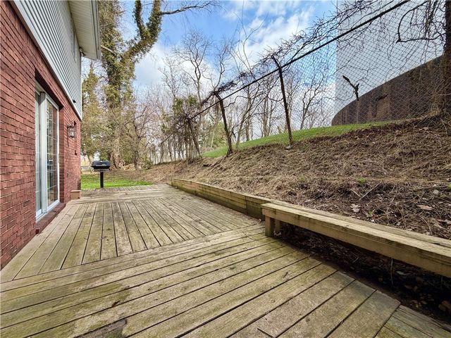 3206 Brunton Dr, Shaler, PA 15116