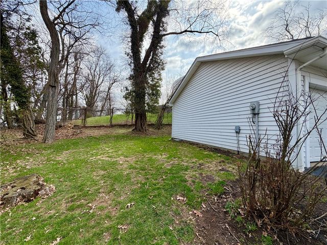 3206 Brunton Dr, Shaler, PA 15116