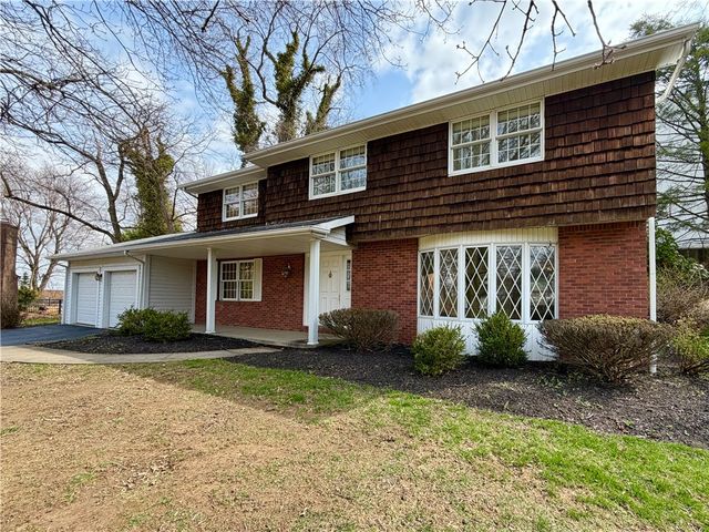 3206 Brunton Dr, Shaler, PA 15116