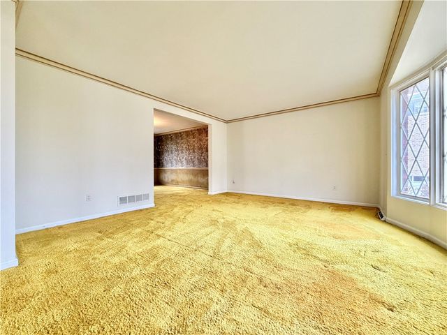 3206 Brunton Dr, Shaler, PA 15116