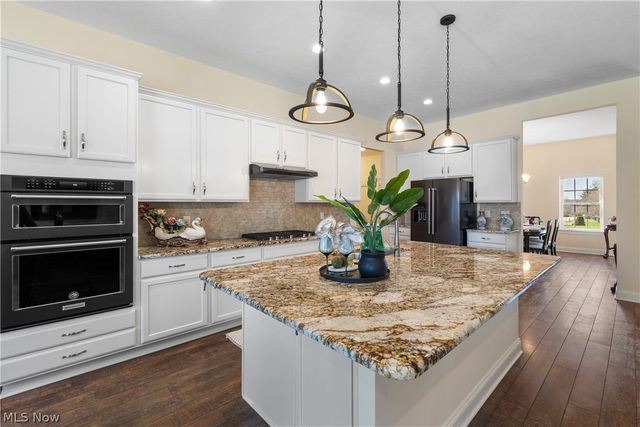 535 E Caston Road, Green, OH 44685