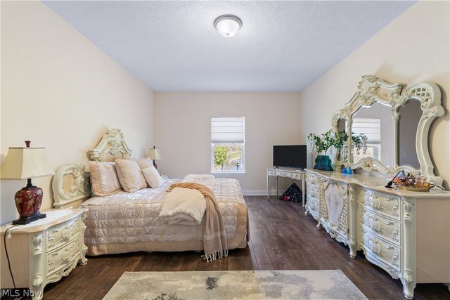 535 E Caston Road, Green, OH 44685