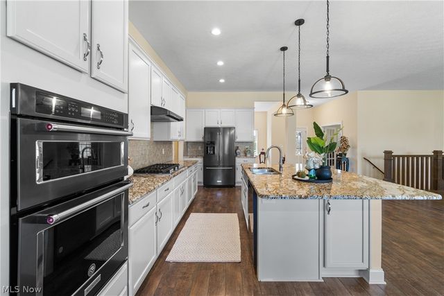 535 E Caston Road, Green, OH 44685