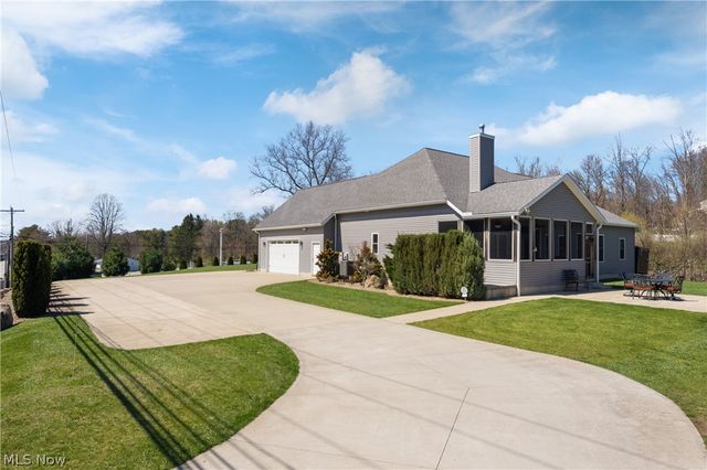 535 E Caston Road, Green, OH 44685