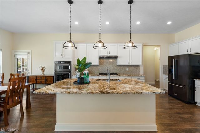 535 E Caston Road, Green, OH 44685