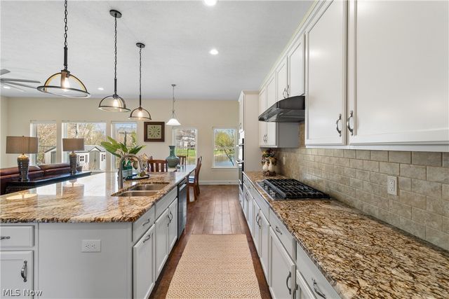 535 E Caston Road, Green, OH 44685