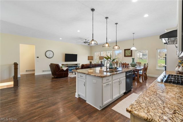 535 E Caston Road, Green, OH 44685