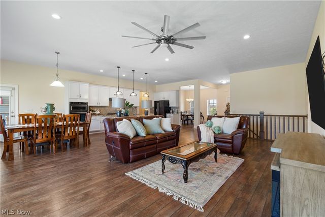 535 E Caston Road, Green, OH 44685