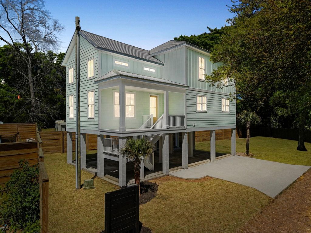 3821 Myrtle Dr., Murrells Inlet, SC 29576