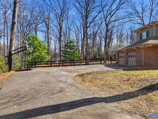 829 FLORDON DR, Charlottesville, VA 22901
