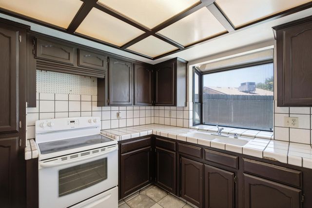 1335 Ramona Avenue, Clovis, CA 93612