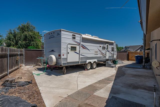 1335 Ramona Avenue, Clovis, CA 93612